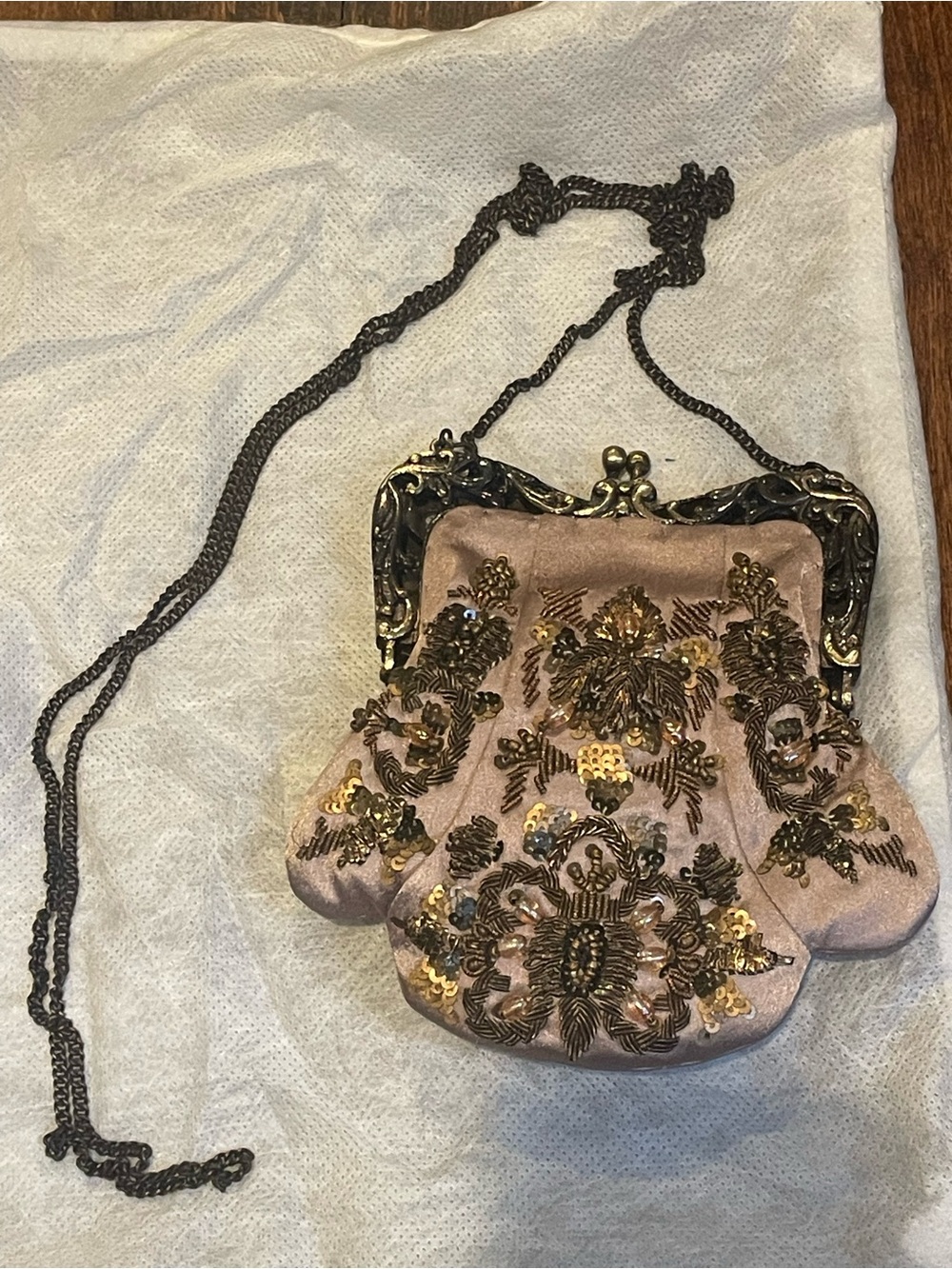 Vintage-Inspired Pink Beaded Evening Bag